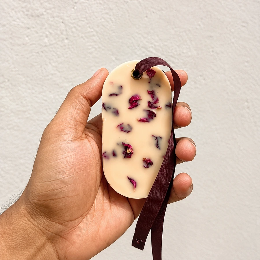 Wax Sachet with Dried Rose Petals - Image 2